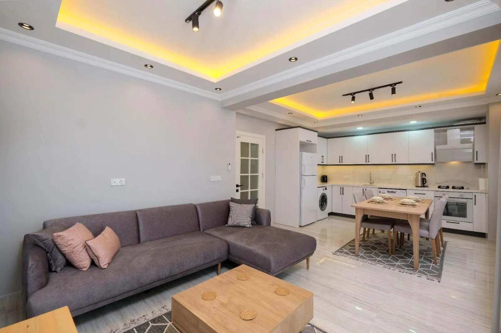 Roombnb Suit فتحية